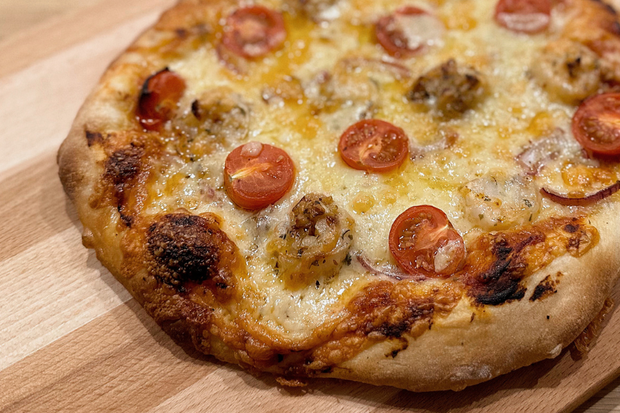 Garlic prawn pizzas at&nbsp;home